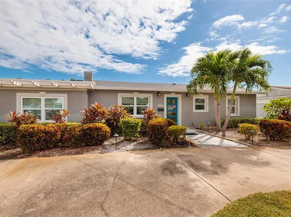 9101 Sun Isle Dr NE, Saint Petersburg, FL 33702