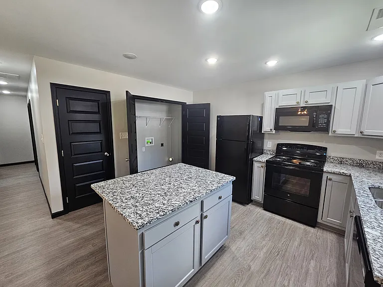 328 Edwards Ave — Photo 4