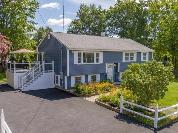 52 Dyer St, Billerica, MA 01821