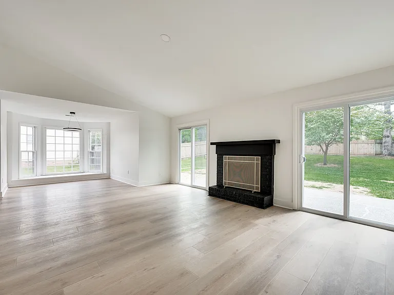 520 Riverview Dr — Photo 11