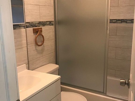 5th image of 1071 Teller Ave #1
