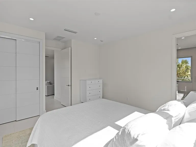 221 Shore Ct #221 — Photo 46