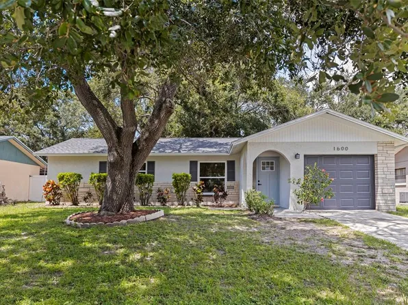 1600 Amberlea Dr N, Dunedin, FL 34698