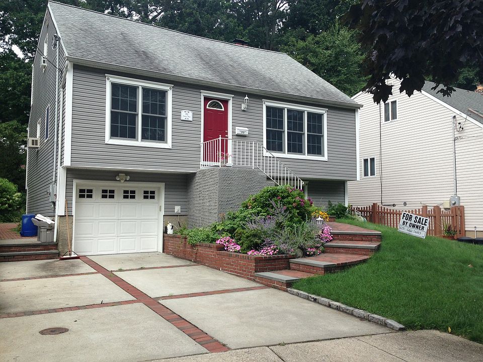 1 1/2 car garage