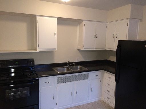 3rd image of 437 Claranna Ave APT 2