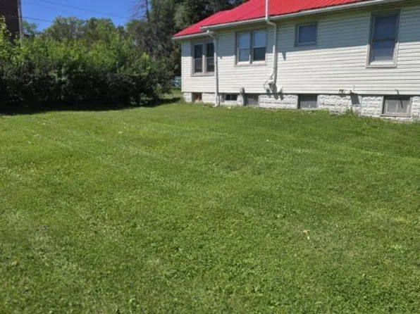 1821 E Ridgeway Ave, Waterloo, IA 50702