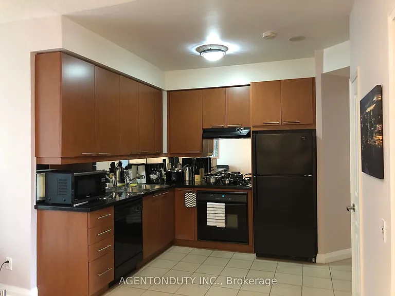 1121 Bay St #701 — Photo 3