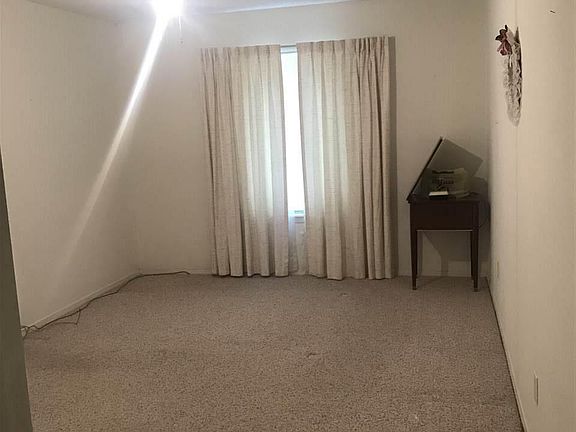 5th image of 101 Holly Park St