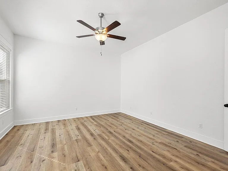 1102 Twain St — Photo 17
