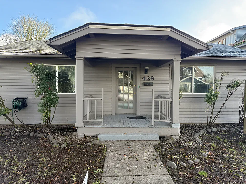 429 NW 4th St