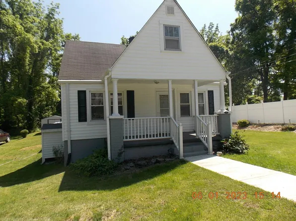 1318 Thomas St, Pulaski, VA 24301