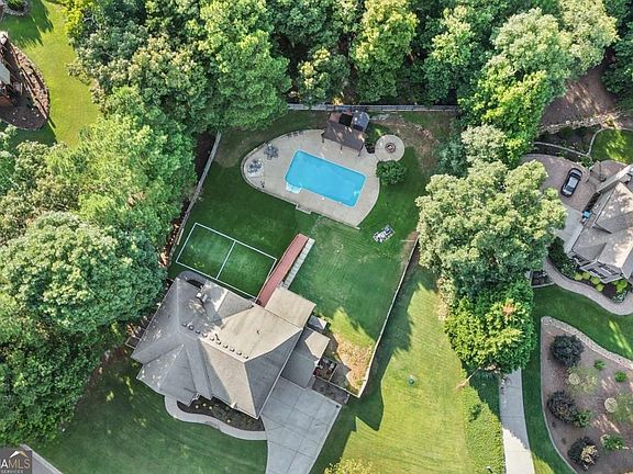 5th image of 307 Tall Pines Ct
