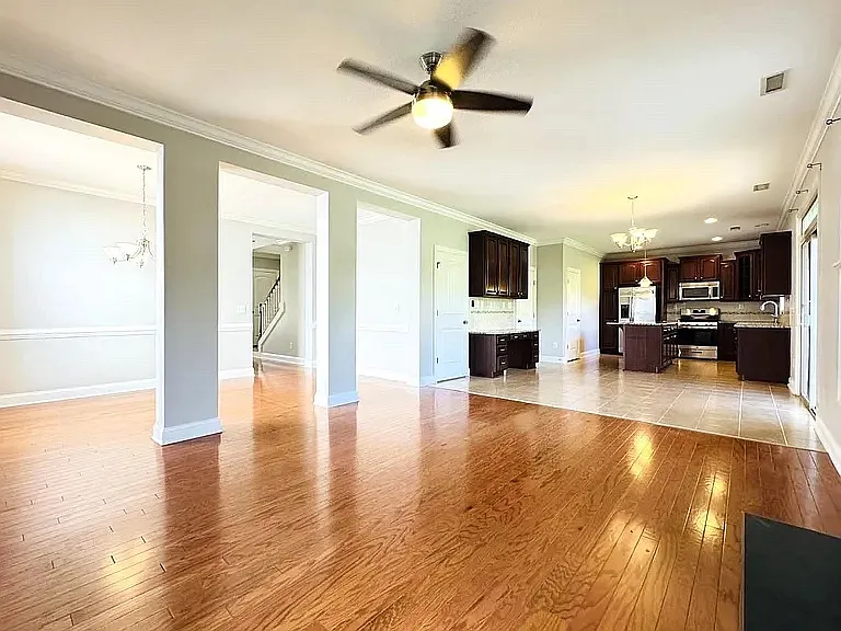 Well defined living and dining space, hardwood floors