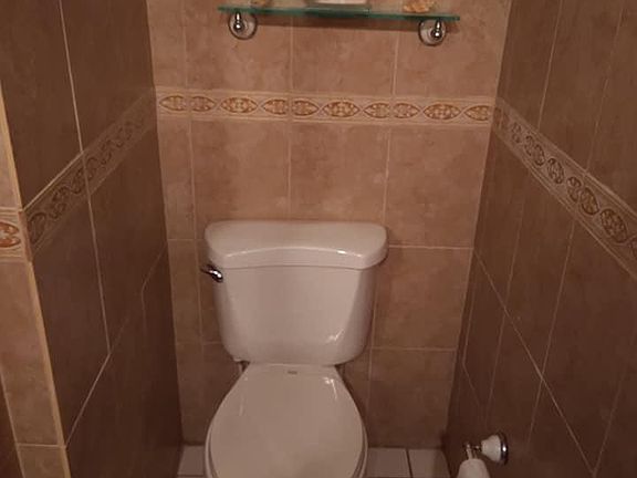 5th image of 3730 Inverrary Dr APT 1G