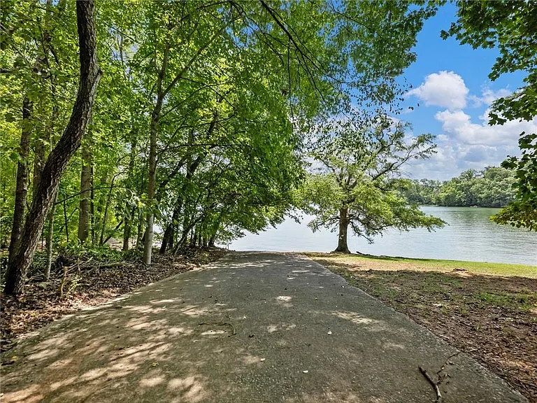8079 Beachwood Dr — Photo 41