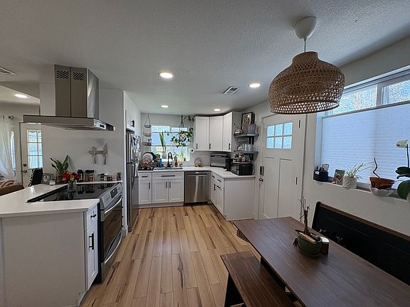 4th image of 4122 Sheridan Blvd