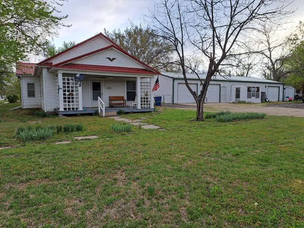 320 W 7th St #707, Eureka, KS 67045