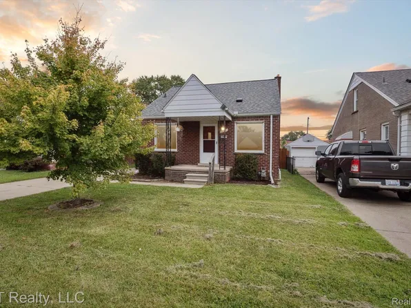 1073 11th St, Wyandotte, MI 48192