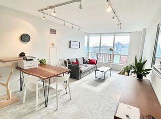 750 Bay St #3203, Toronto, ON M5G 1N6