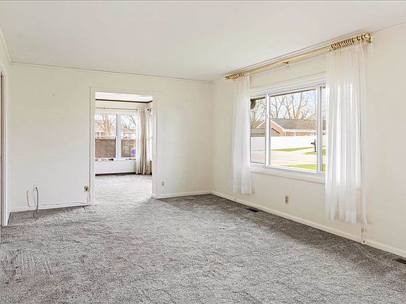 5th image of 4 Crestwood Dr