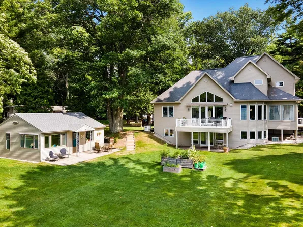 8679 Deadstream Rd, Honor, MI 49640