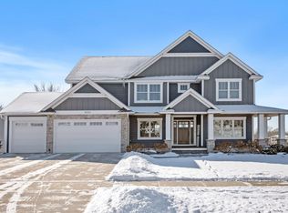 19703 Henning Ave, Lakeville, MN 55044