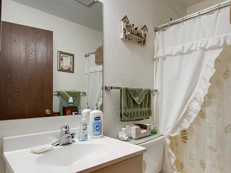 Marshall Square Apartments — Photo 8