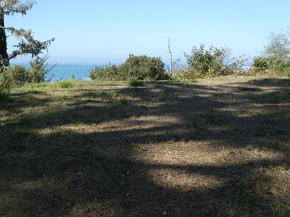 3rd image of 95040 Pacific Vista Dr