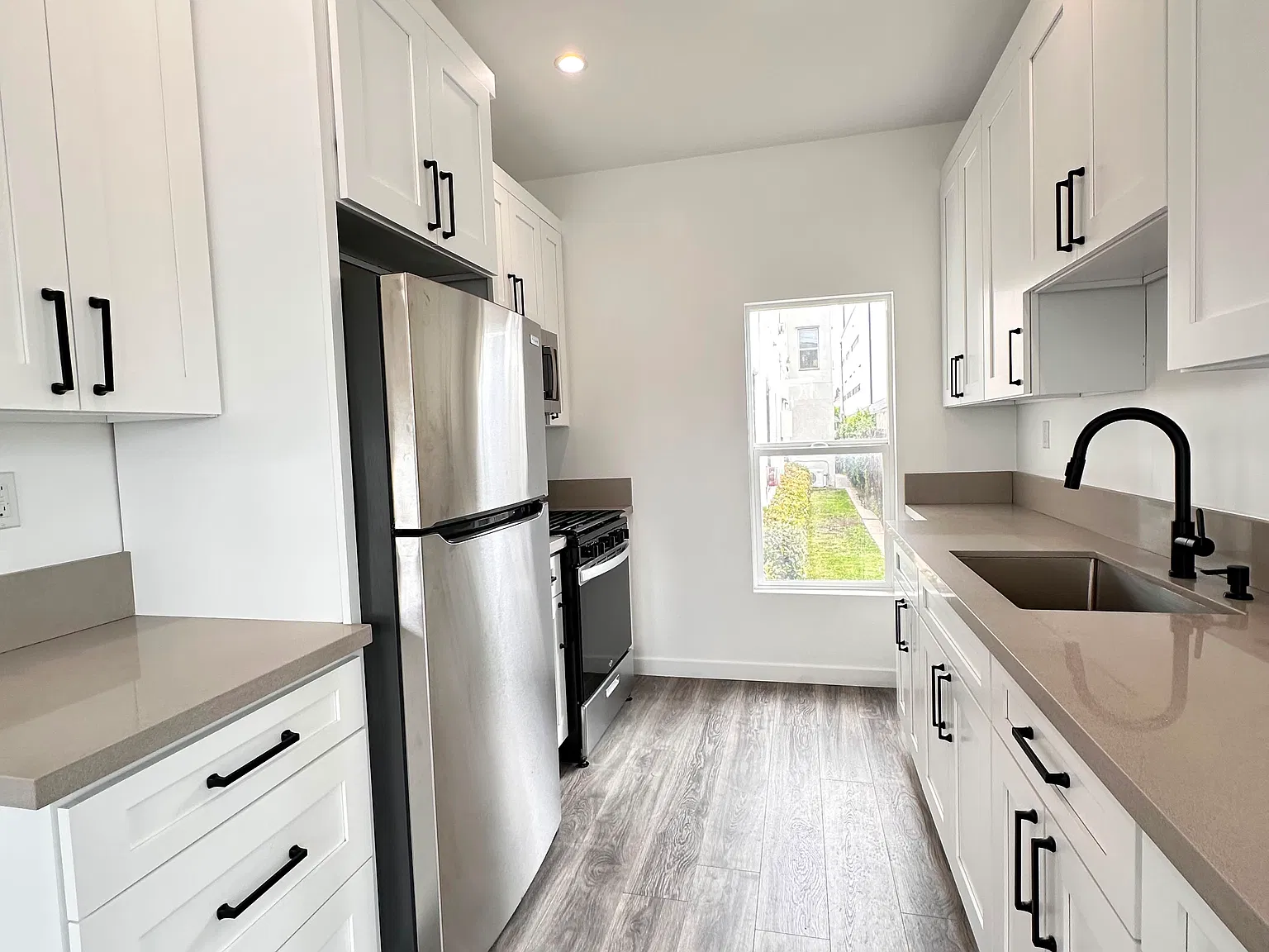 Studio, 350 sqft, $1,095 — Photo 2