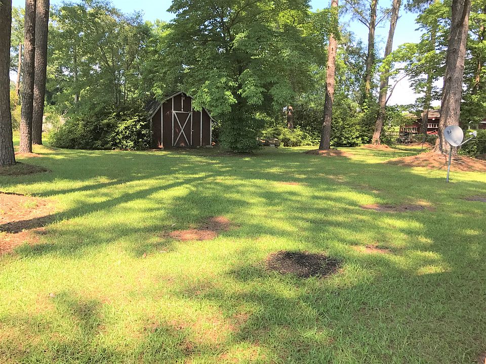 Back yard with storage barn 