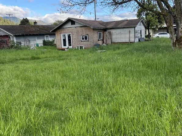 330 W Cedar St, Powers, OR 97466