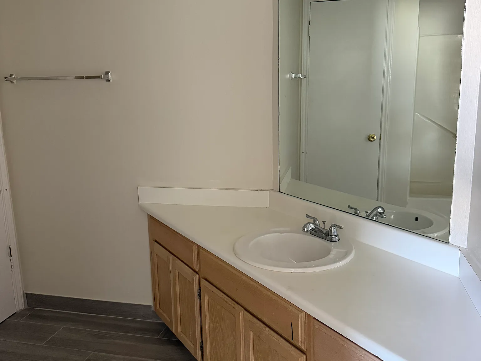 2 bed, 1042 sqft, $1,300 — Photo 2