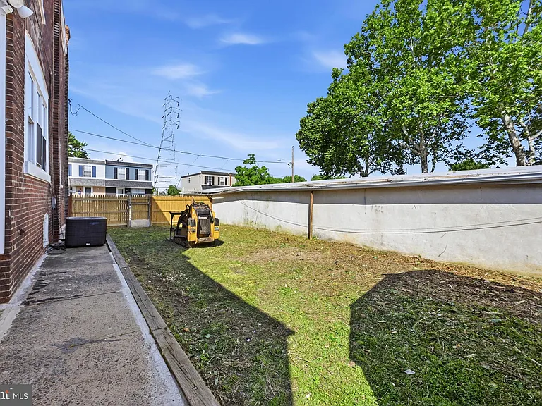 1015 McClenahan Ter — Photo 25