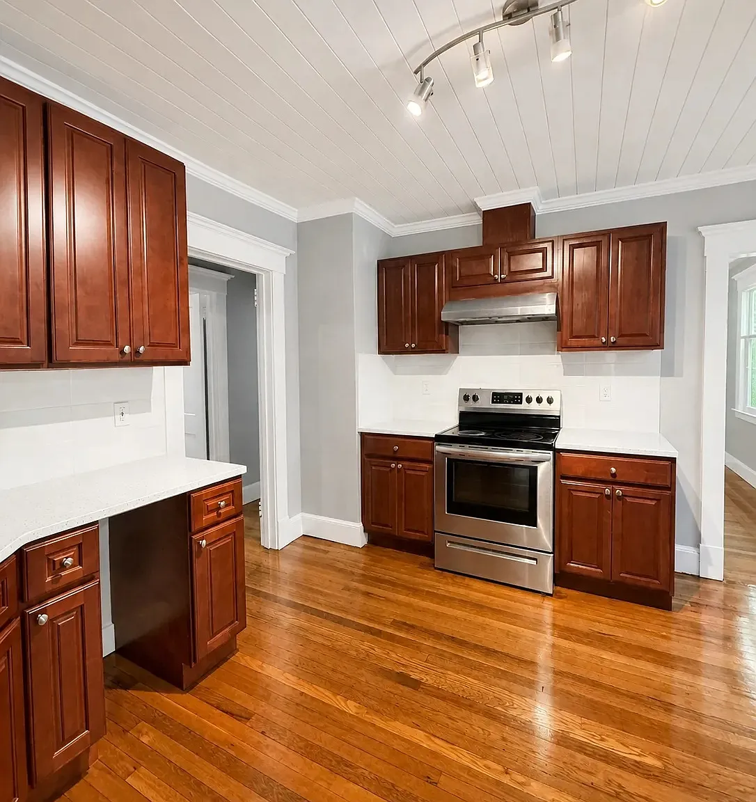 3 bed, 1.0 bath, 2846 sqft, $2,500 — Photo 2