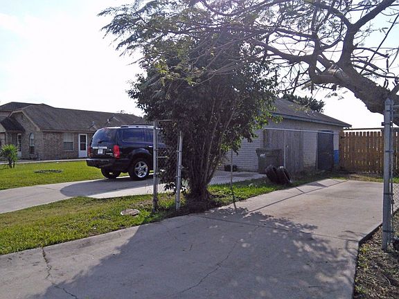 3rd image of 5635 Grande Blvd