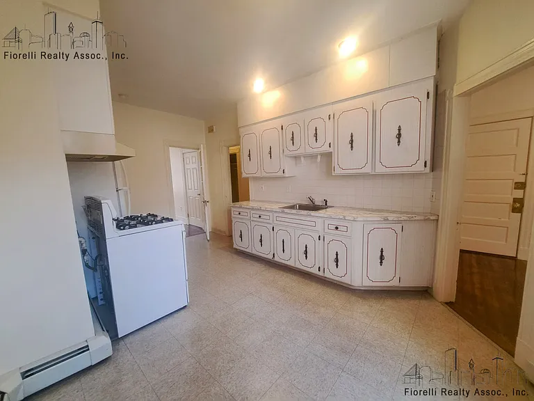 342 Hanover St #8 — Photo 1