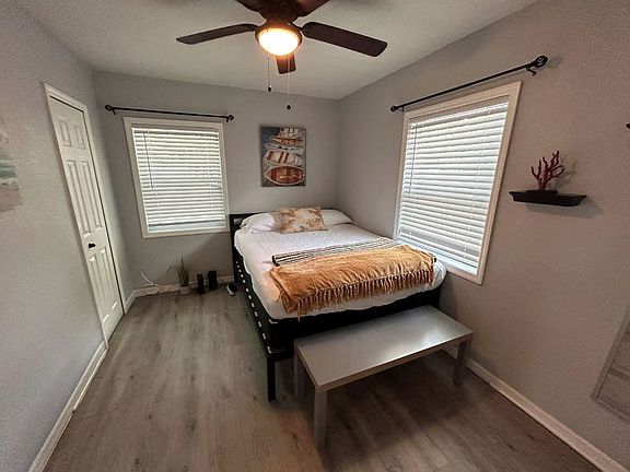 4th image of 226 Avenue P NE #B