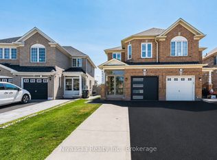 9 Parisian Rd, Brampton, ON L6P2T1