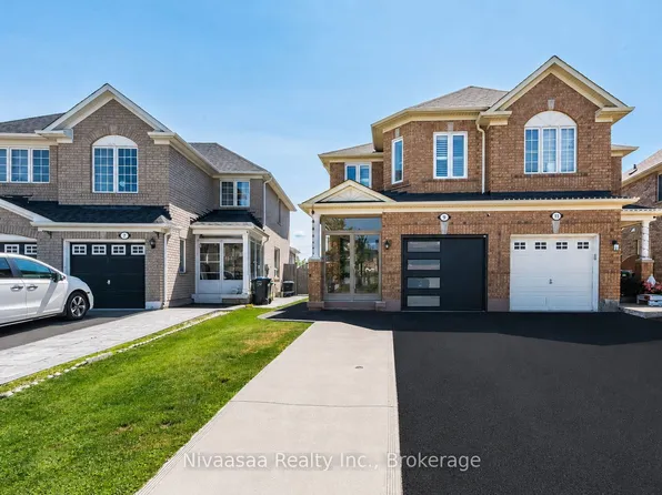 9 Parisian Rd, Brampton, ON L6P 2T1