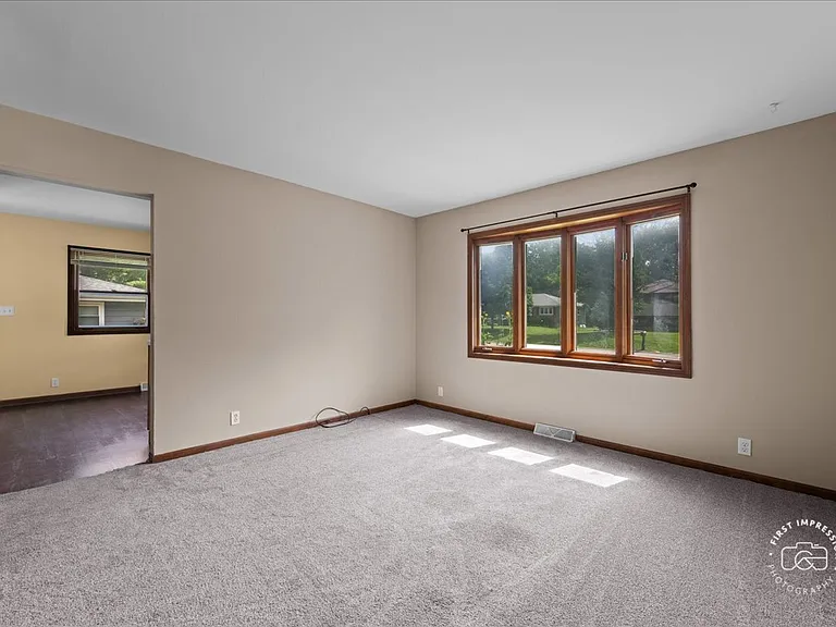 1201 Johnston Dr — Photo 5