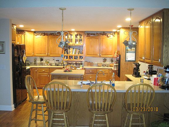 5th image of 746 Carrie Dr
