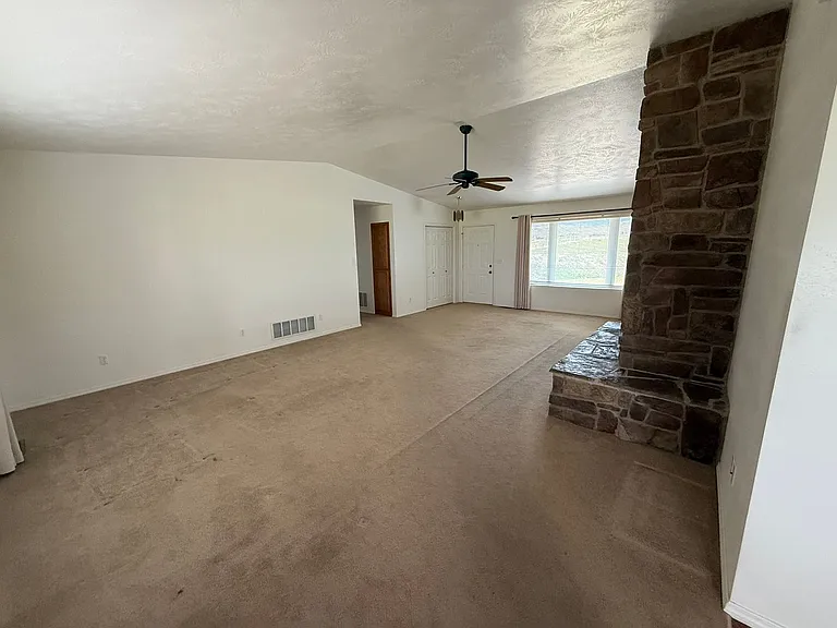 1687 Simpson Ln — Photo 23