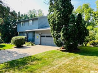 2387 Kingsway Dr, Bettendorf, IA 52722