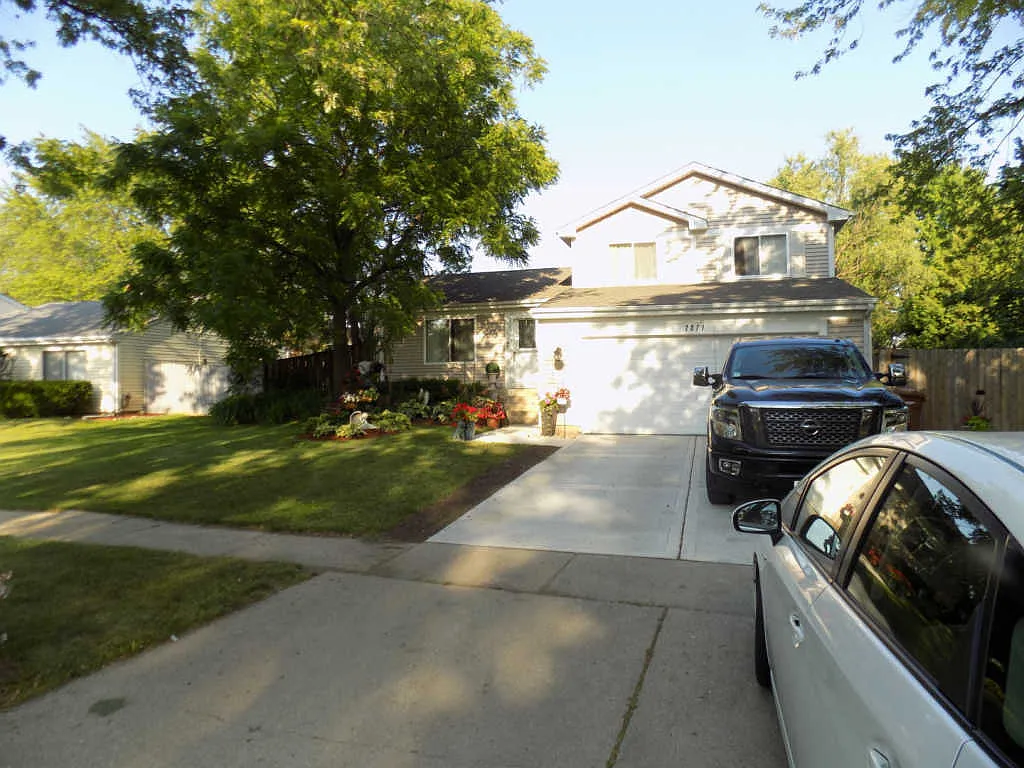 2071 Oriole Ln photo 1