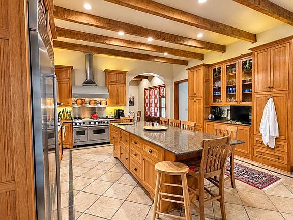 4th image of 506 Hillcrest Cir