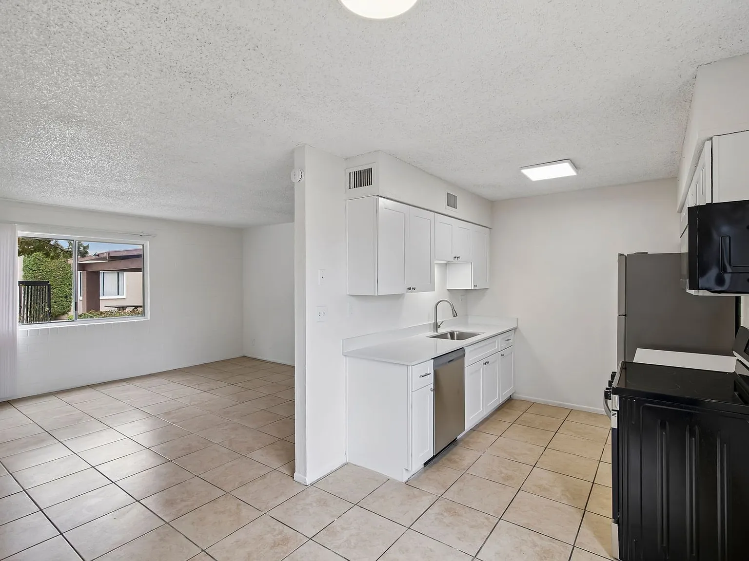 Catalina View Apartments — Photo 3