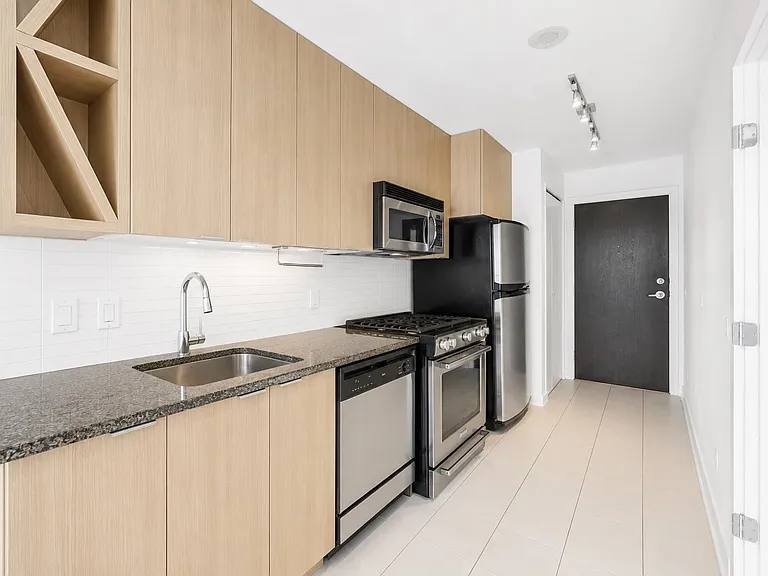 1010 Richards St #1703 — Photo 3