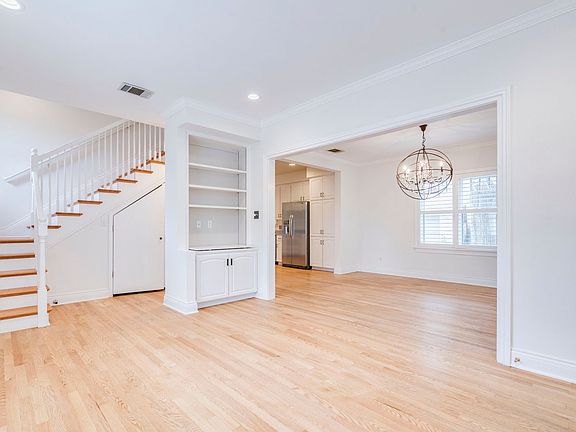 3rd image of 512 E 49th St