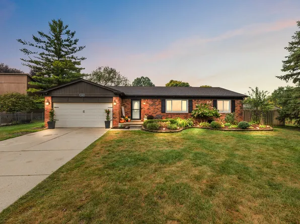 1082 E South Blvd, Troy, MI 48085