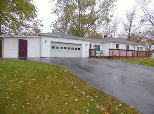 2101 Medford Dr, Fort Wayne, IN 46803